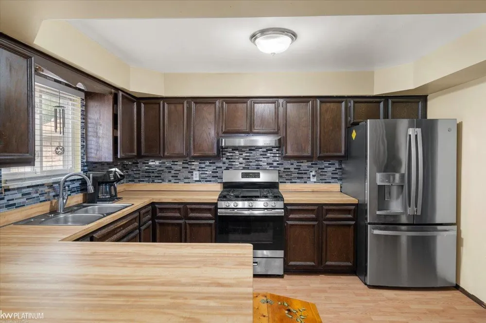 39335 Waldorf Drive Clinton Charter Township, MI 48038