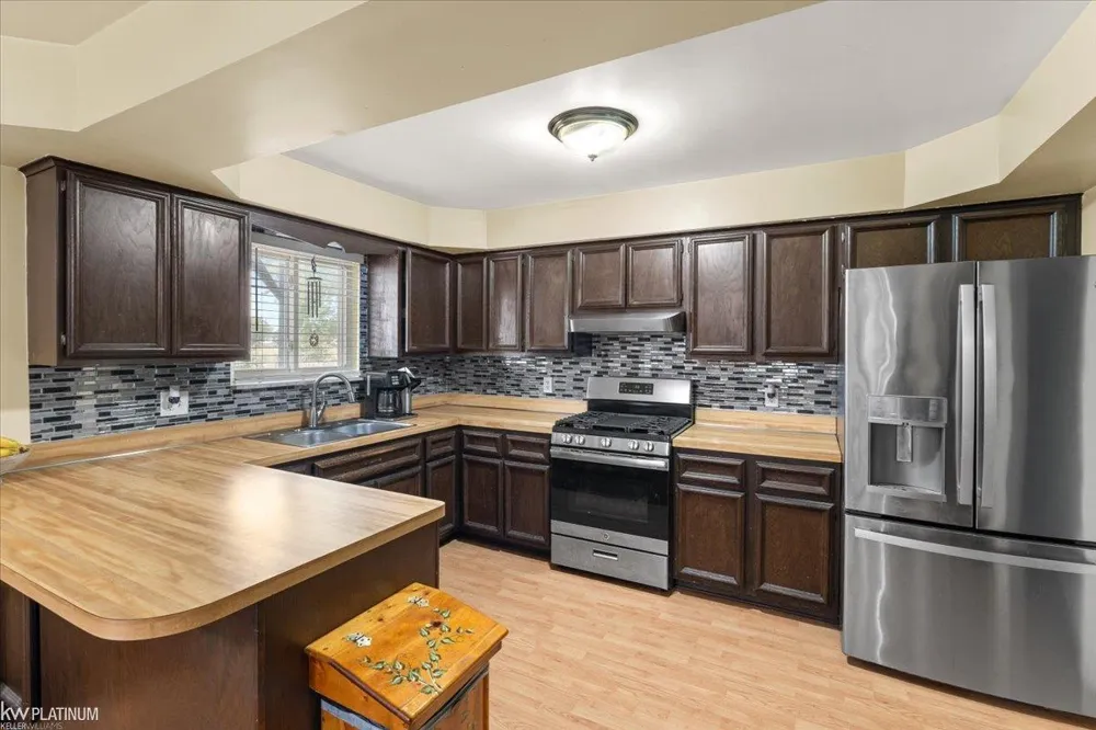 39335 Waldorf Drive Clinton Charter Township, MI 48038
