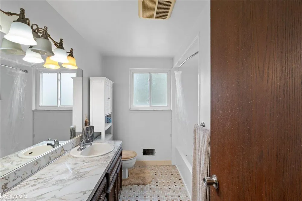 39335 Waldorf Drive Clinton Charter Township, MI 48038
