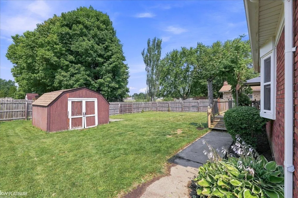 39335 Waldorf Drive Clinton Charter Township, MI 48038
