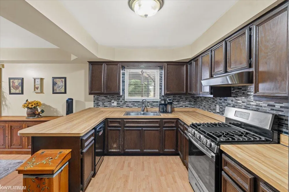 39335 Waldorf Drive Clinton Charter Township, MI 48038