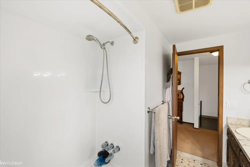 39335 Waldorf Drive Clinton Charter Township, MI 48038