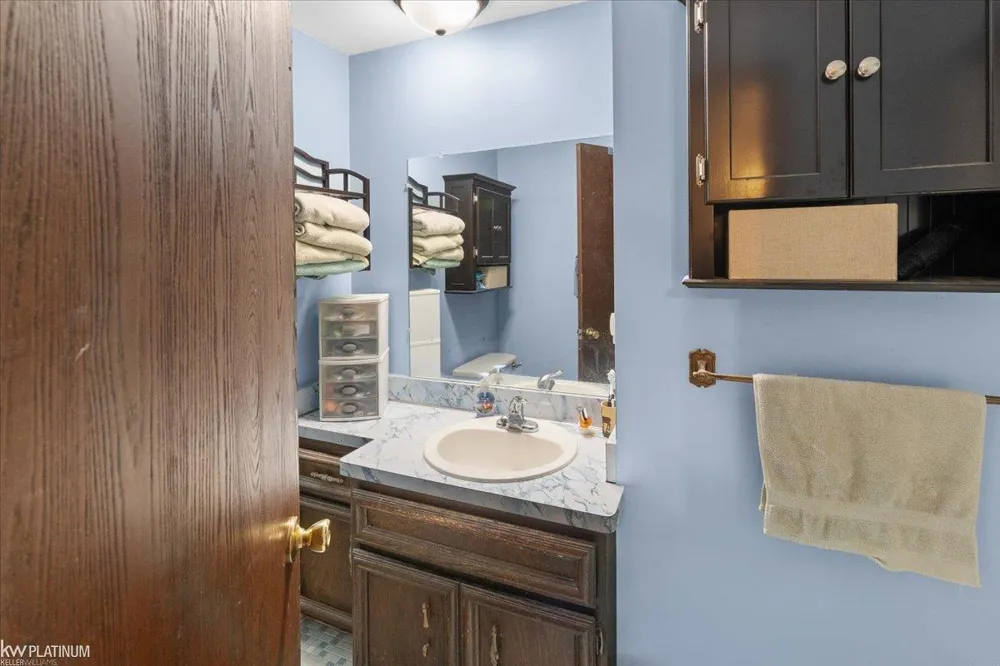39335 Waldorf Drive Clinton Charter Township, MI 48038