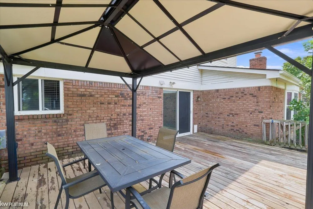 39335 Waldorf Drive Clinton Charter Township, MI 48038