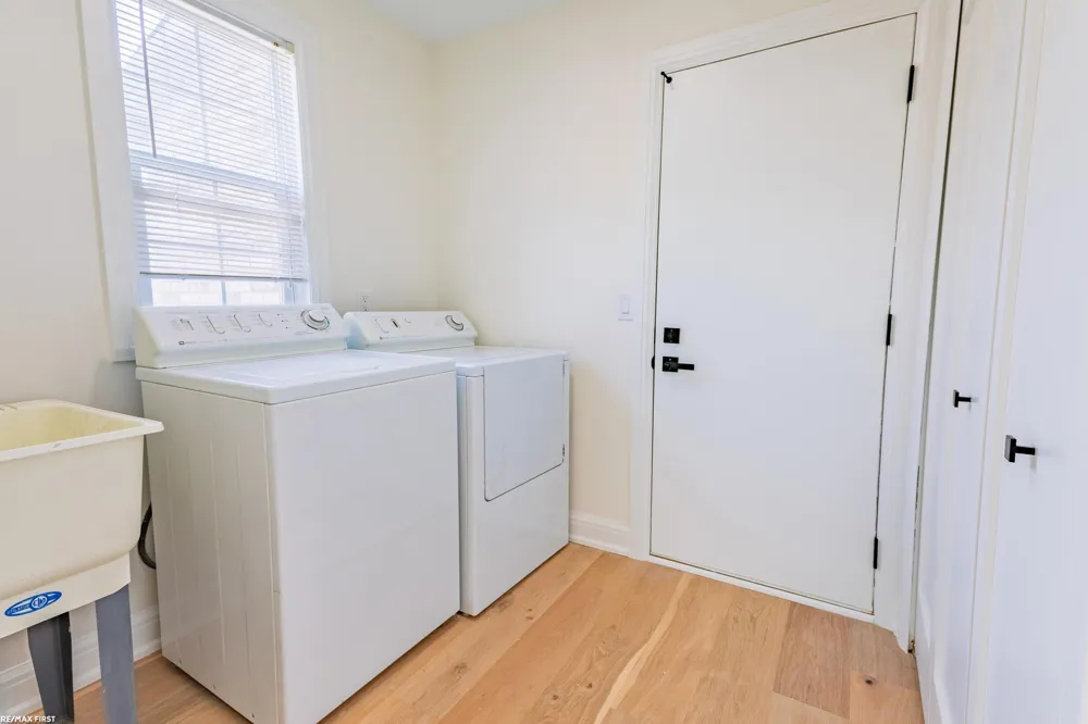 59055 Golden Oak Court Washington Township, MI 48094