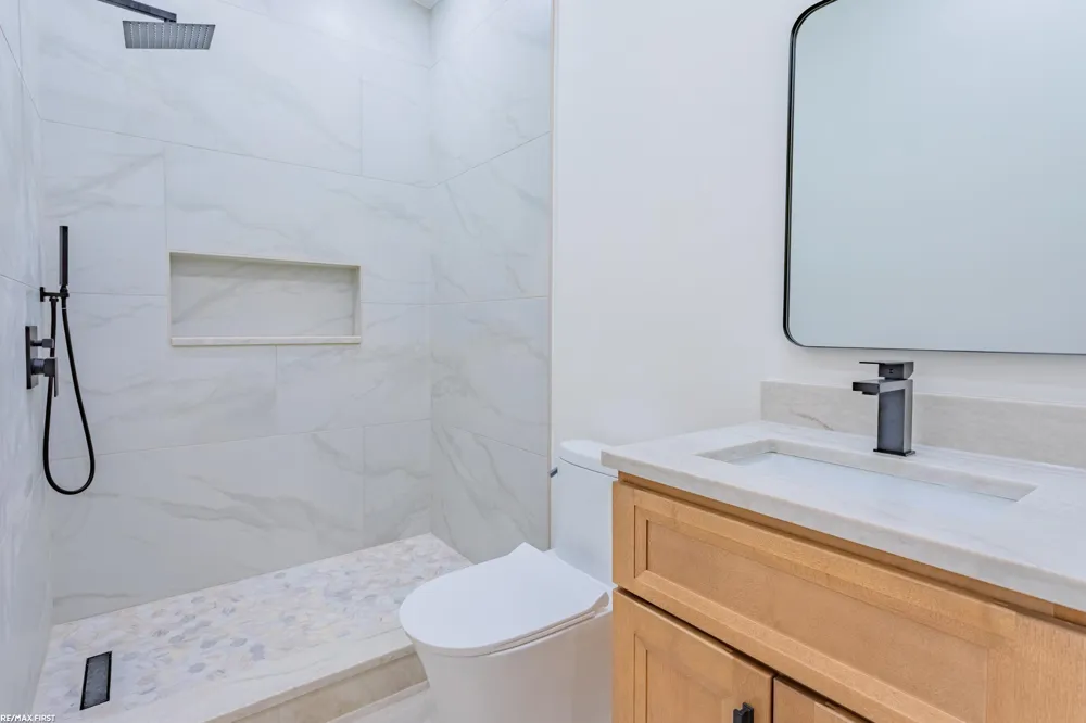 59055 Golden Oak Court Washington Township, MI 48094