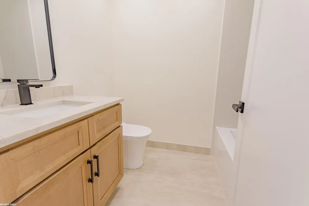 59055 Golden Oak Court Washington Township, MI 48094