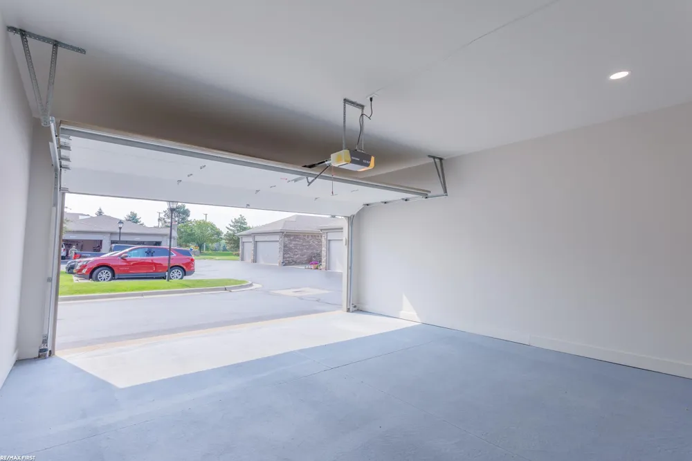 59055 Golden Oak Court Washington Township, MI 48094
