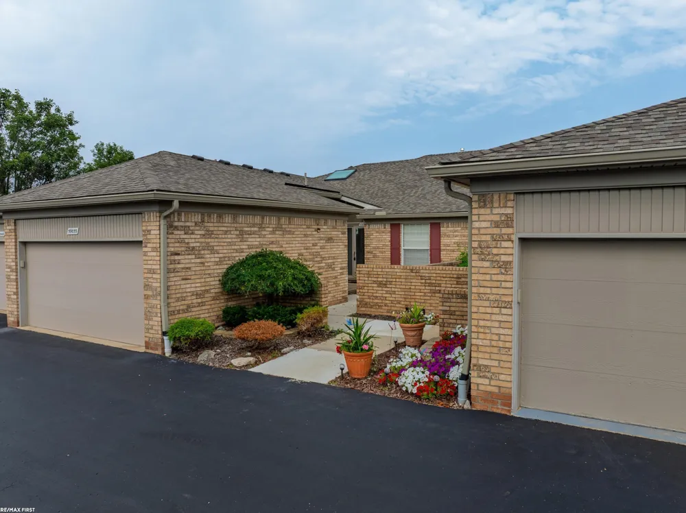 59055 Golden Oak Court Washington Township, MI 48094