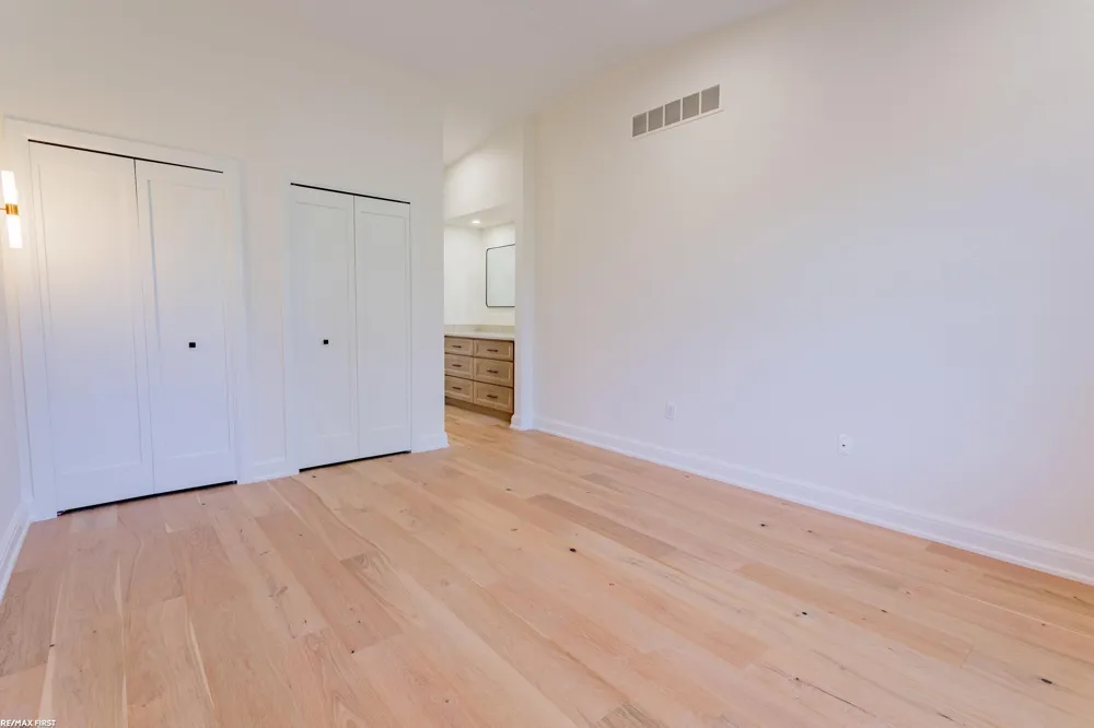 59055 Golden Oak Court Washington Township, MI 48094