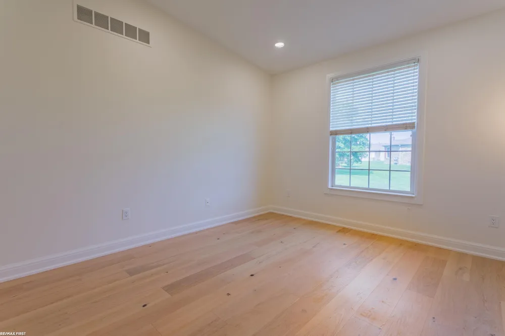 59055 Golden Oak Court Washington Township, MI 48094