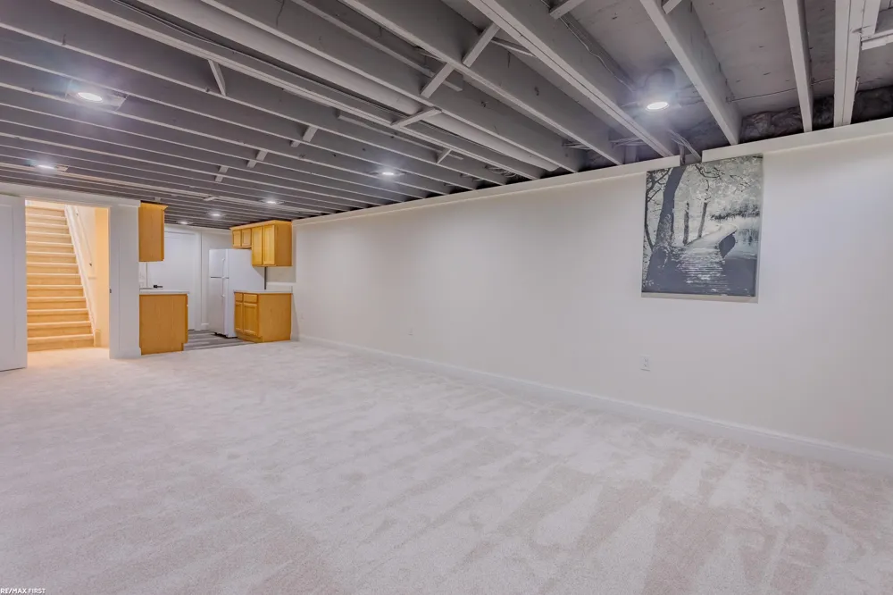 59055 Golden Oak Court Washington Township, MI 48094