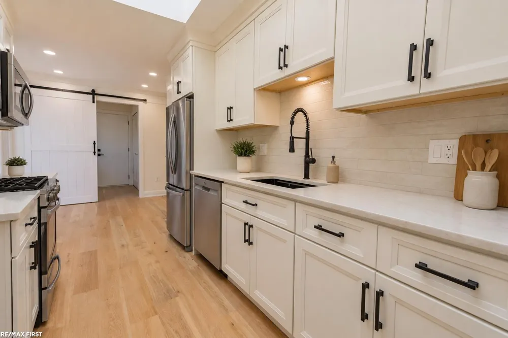 59055 Golden Oak Court Washington Township, MI 48094