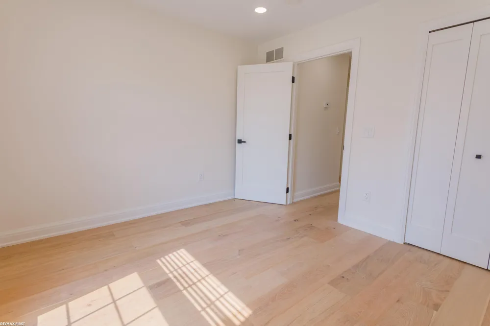 59055 Golden Oak Court Washington Township, MI 48094