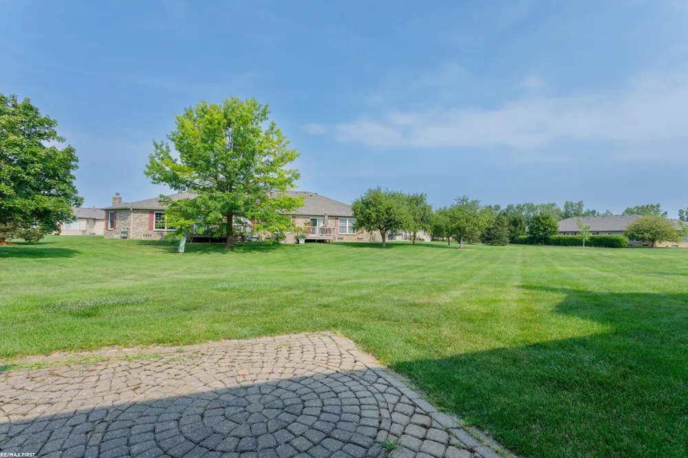 59055 Golden Oak Court Washington Township, MI 48094