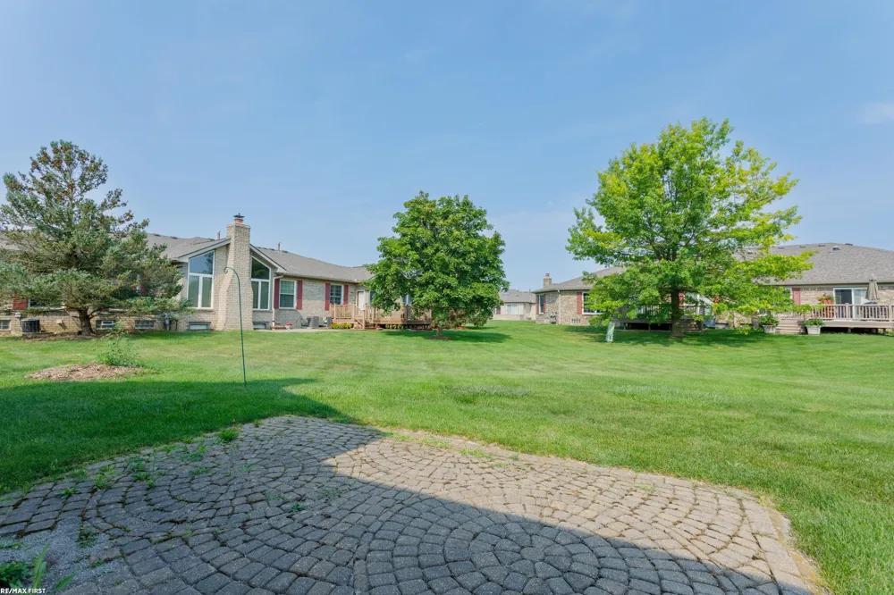 59055 Golden Oak Court Washington Township, MI 48094