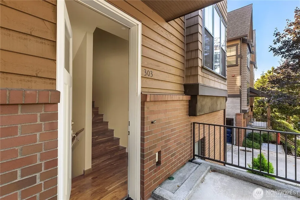 303 Bellevue Way SE Bellevue, WA 98004