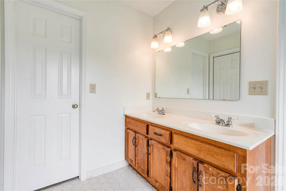 144 Oak Point Drive Cherryville, NC 28021