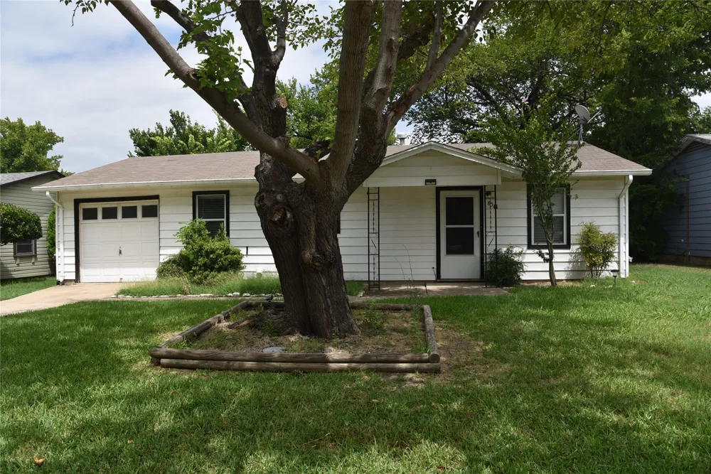 856 Renfro Drive White Settlement, TX 76108