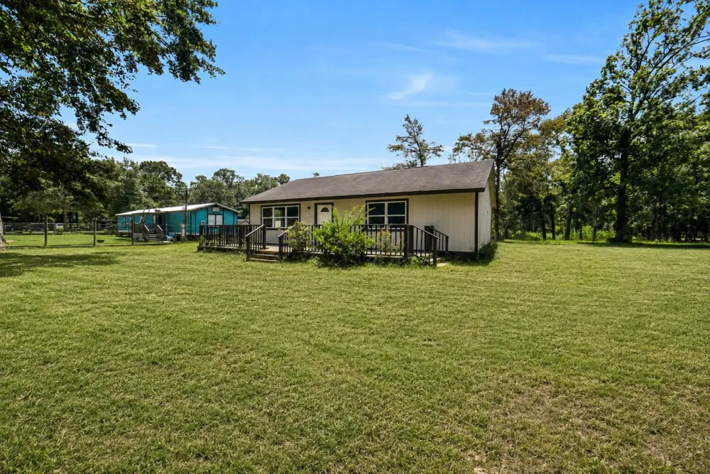461 Trails End Drive Cleveland, TX 77328
