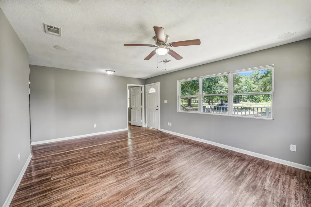 461 Trails End Drive Cleveland, TX 77328