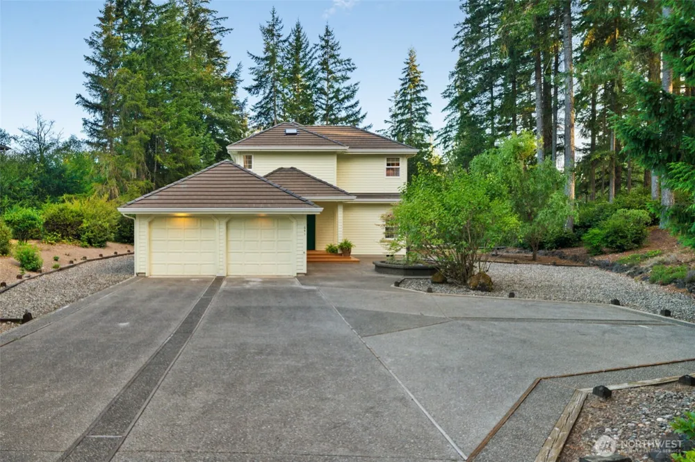 641 E Lakeshore Drive Allyn, WA 98524