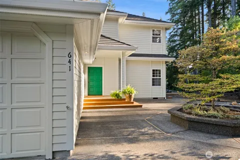 641 E Lakeshore Drive