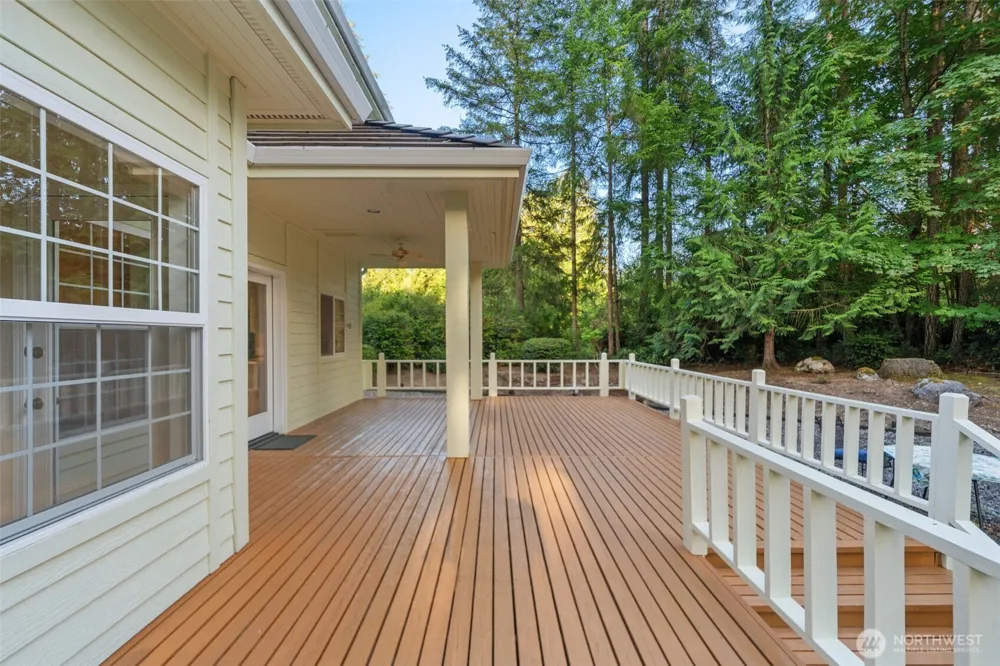 641 E Lakeshore Drive Allyn, WA 98524