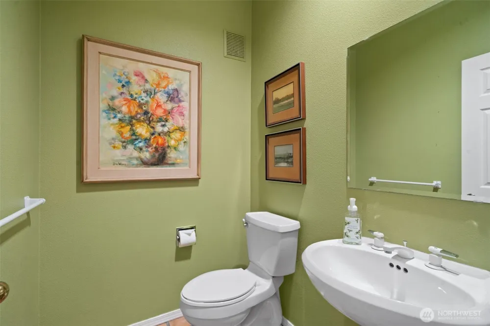 641 E Lakeshore Drive Allyn, WA 98524