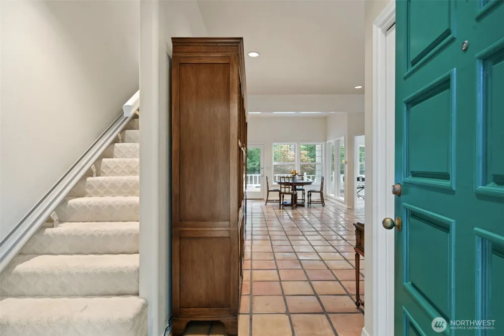641 E Lakeshore Drive Allyn, WA 98524