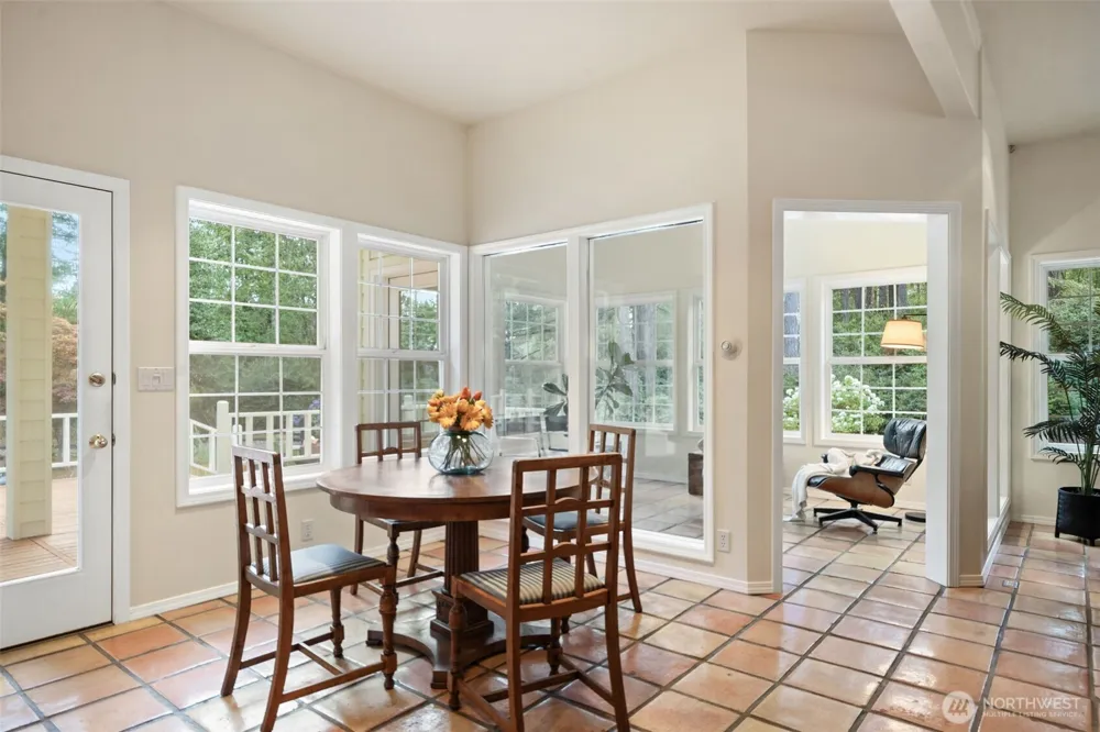 641 E Lakeshore Drive Allyn, WA 98524