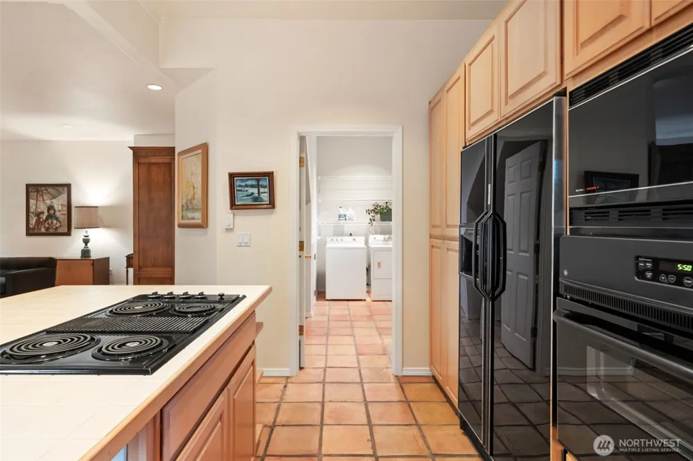 641 E Lakeshore Drive Allyn, WA 98524