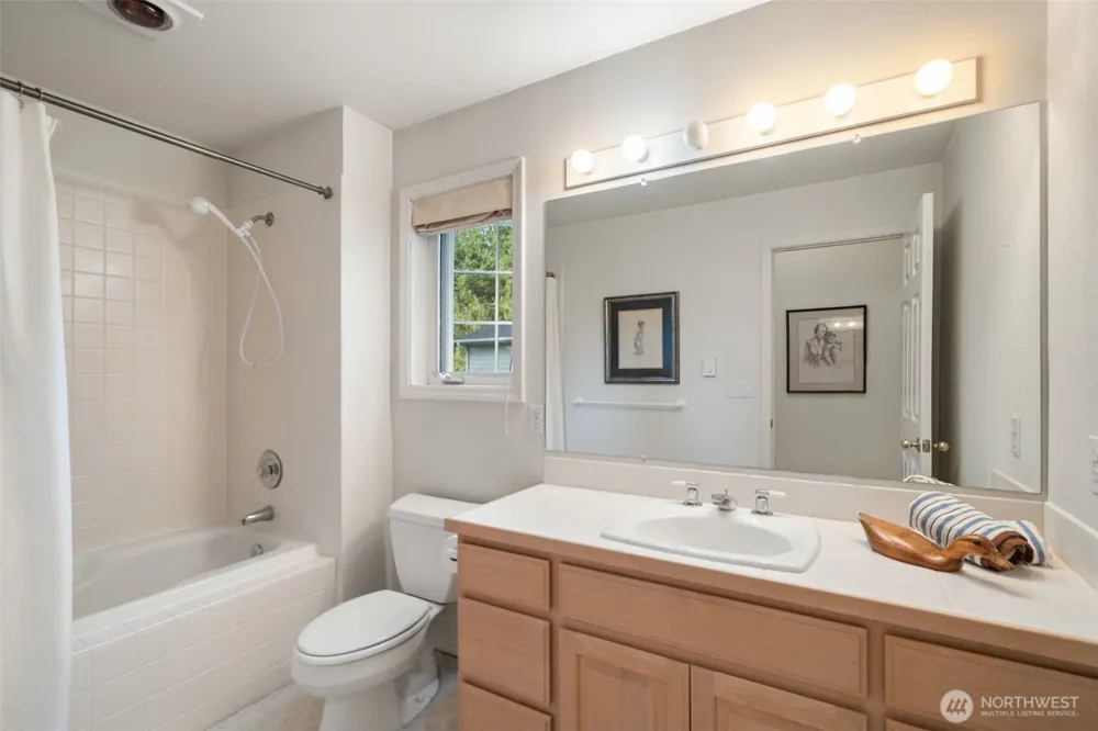 641 E Lakeshore Drive Allyn, WA 98524