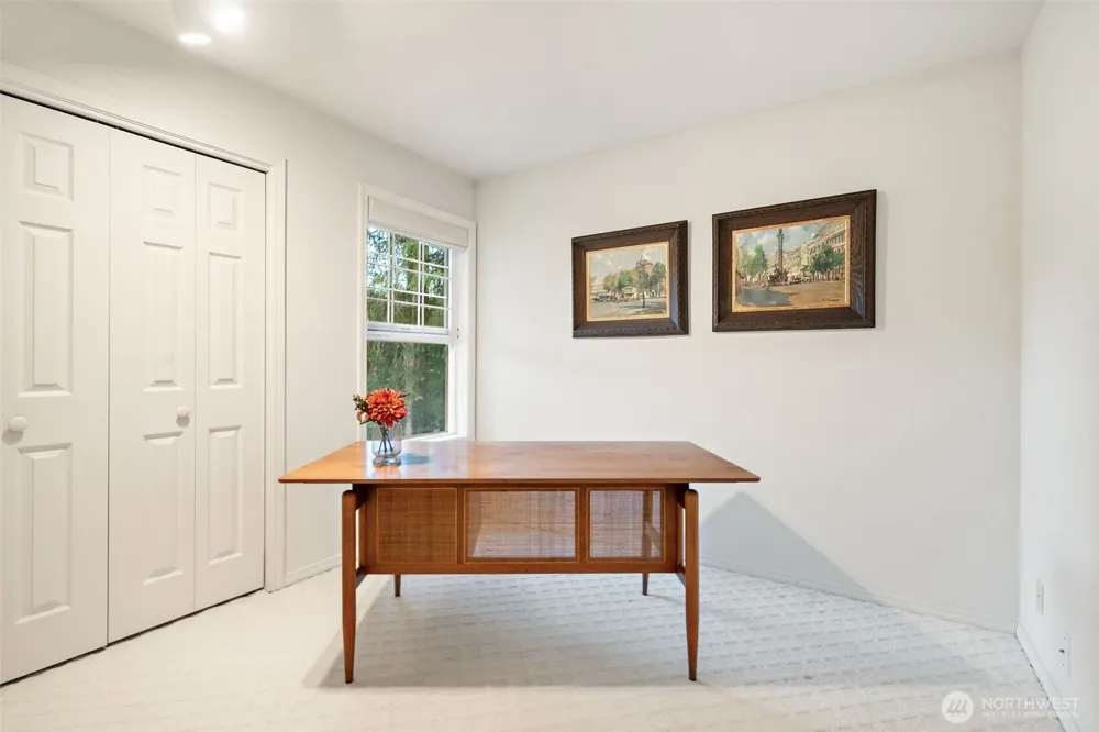 641 E Lakeshore Drive Allyn, WA 98524