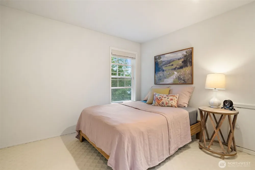 641 E Lakeshore Drive Allyn, WA 98524
