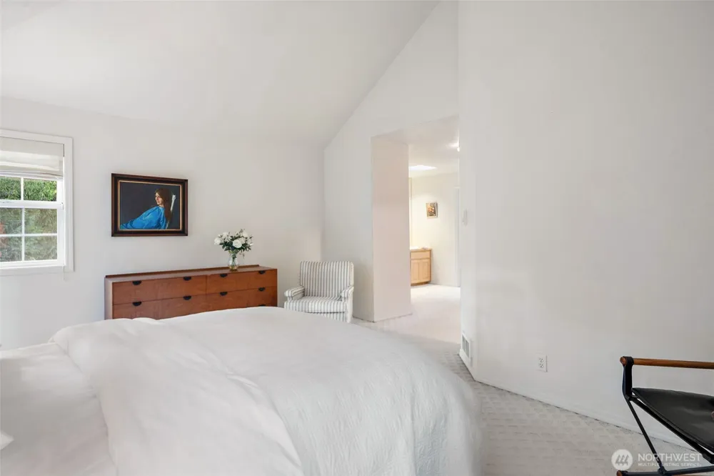 641 E Lakeshore Drive Allyn, WA 98524