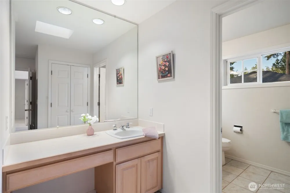 641 E Lakeshore Drive Allyn, WA 98524