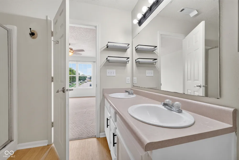 605 Sunmeadow Lane Avon, IN 46123