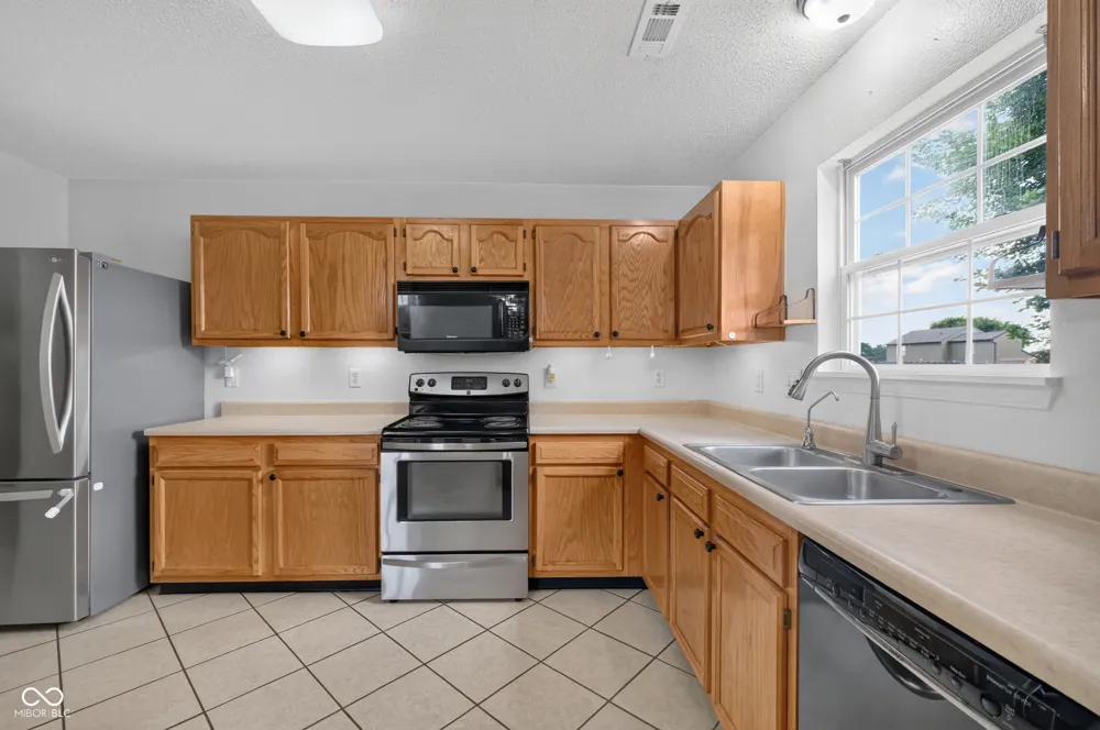 605 Sunmeadow Lane Avon, IN 46123