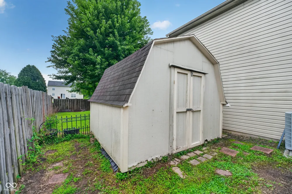 605 Sunmeadow Lane Avon, IN 46123