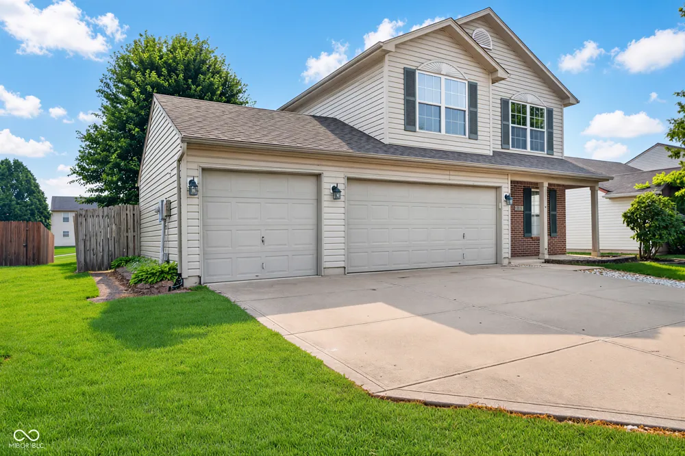 605 Sunmeadow Lane Avon, IN 46123