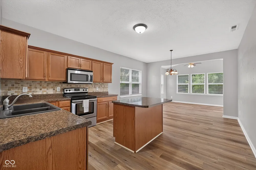 8922 Springview Drive McCordsville, IN 46055