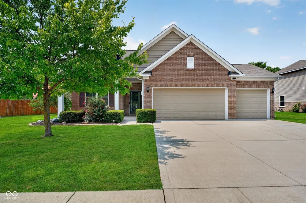 8922 Springview Drive McCordsville, IN 46055