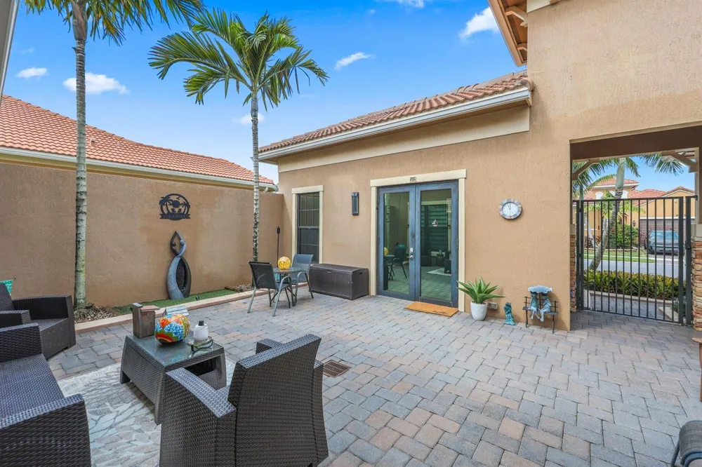 9368 CANTAL CIRCLE E Parkland, FL 33076