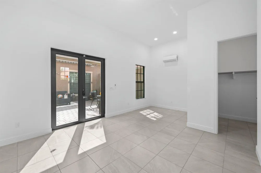 9368 CANTAL CIRCLE E Parkland, FL 33076