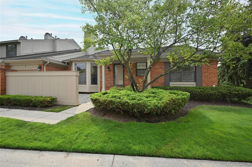7274 Westchester Road #8 West Bloomfield Charter Township, MI 48322