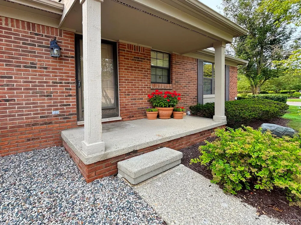 7274 Westchester Road #8 West Bloomfield Charter Township, MI 48322