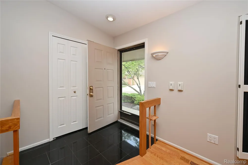 7274 Westchester Road #8 West Bloomfield Charter Township, MI 48322