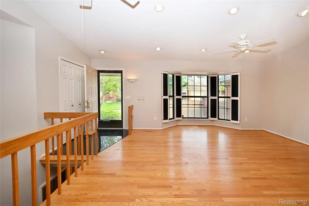 7274 Westchester Road #8 West Bloomfield Charter Township, MI 48322