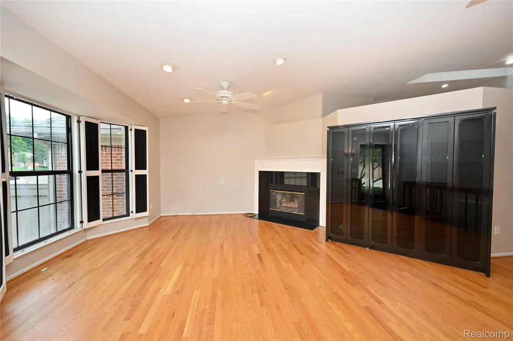 7274 Westchester Road #8 West Bloomfield Charter Township, MI 48322